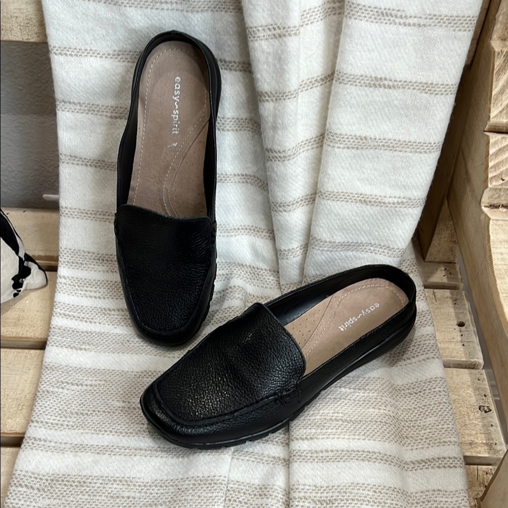 Easy Spirit Black Flats for Everyday Comfort